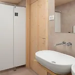 Honeybee - Hisa Kranjske Cebele * Visnja Gora