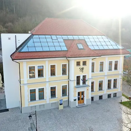 Honeybee - Hisa Kranjske Cebele *