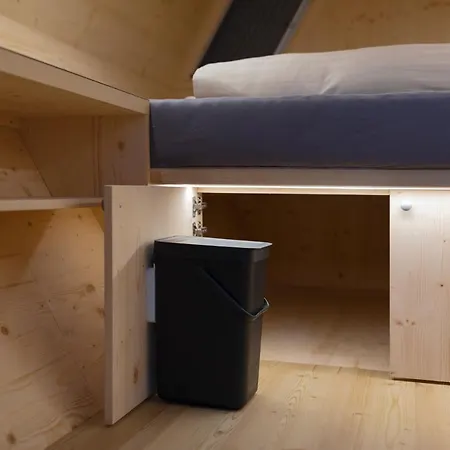 Honeybee - Hisa Kranjske Cebele Visnja Gora