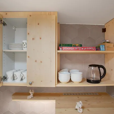 Honeybee - Hisa Kranjske Cebele *