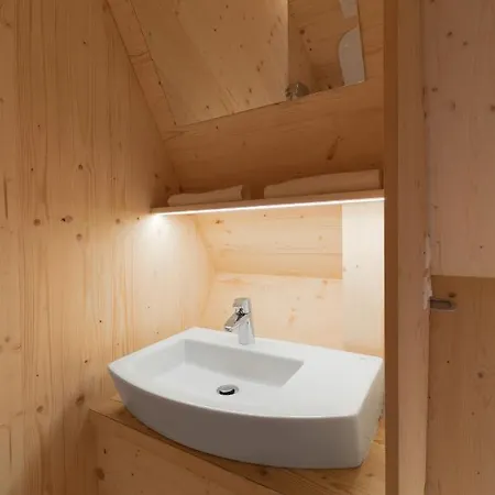 Honeybee - Hisa Kranjske Cebele *