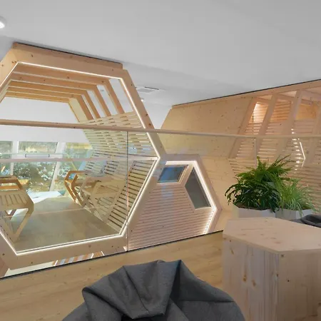 Honeybee - Hisa Kranjske Cebele *