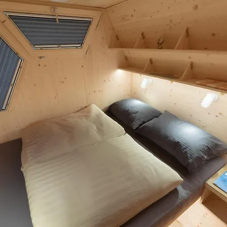 Honeybee - Hisa Kranjske Cebele Visnja Gora