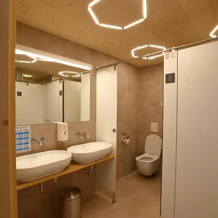 Honeybee - Hisa Kranjske Cebele * Visnja Gora