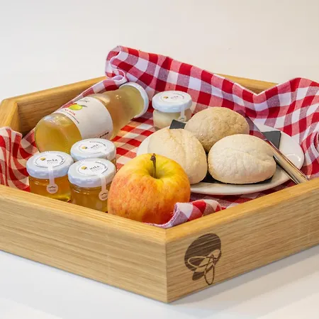 Honeybee - Hisa Kranjske Cebele *