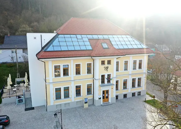 Honeybee - Hisa Kranjske Cebele *