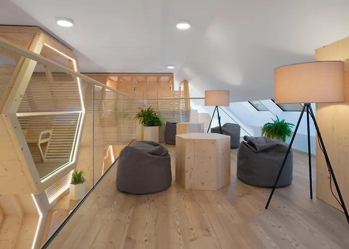 Honeybee - Hisa Kranjske Cebele * Visnja Gora