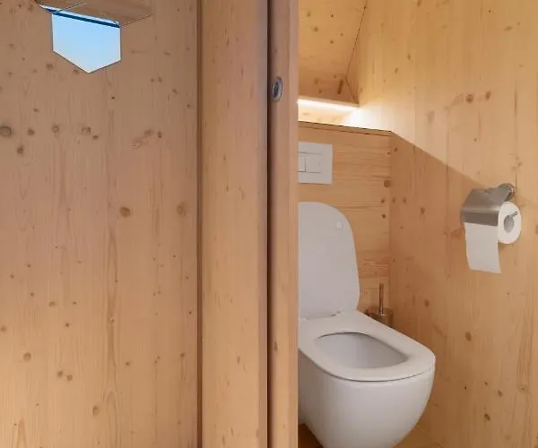 Honeybee - Hisa Kranjske Cebele * Visnja Gora