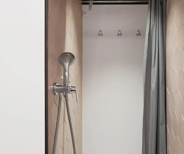 Honeybee - Hisa Kranjske Cebele Visnja Gora