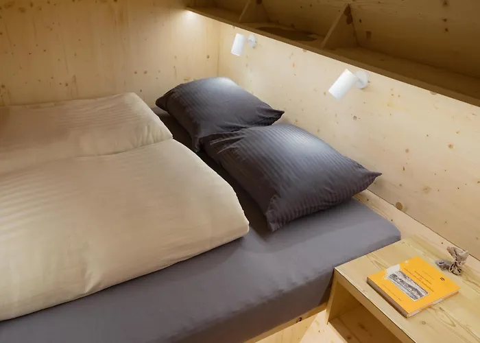 Honeybee - Hisa Kranjske Cebele Visnja Gora