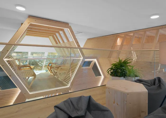 Honeybee - Hisa Kranjske Cebele *