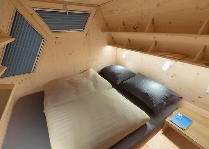 Honeybee - Hisa Kranjske Cebele Visnja Gora