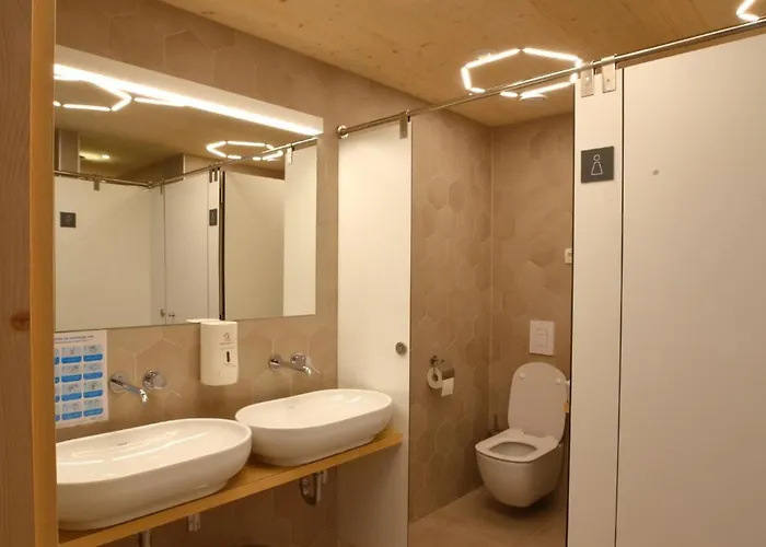 Honeybee - Hisa Kranjske Cebele * Visnja Gora