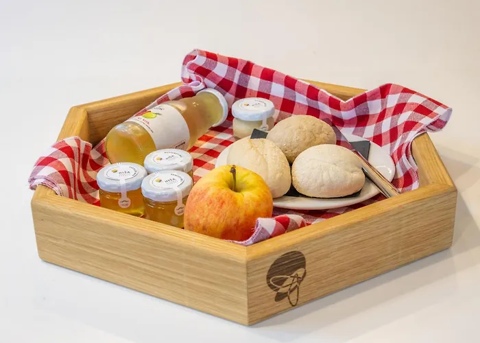 Honeybee - Hisa Kranjske Cebele *